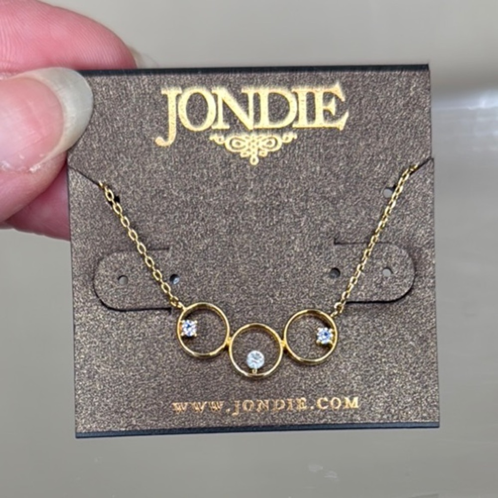 Gold Necklace with Elegant Decorative Centerpiece